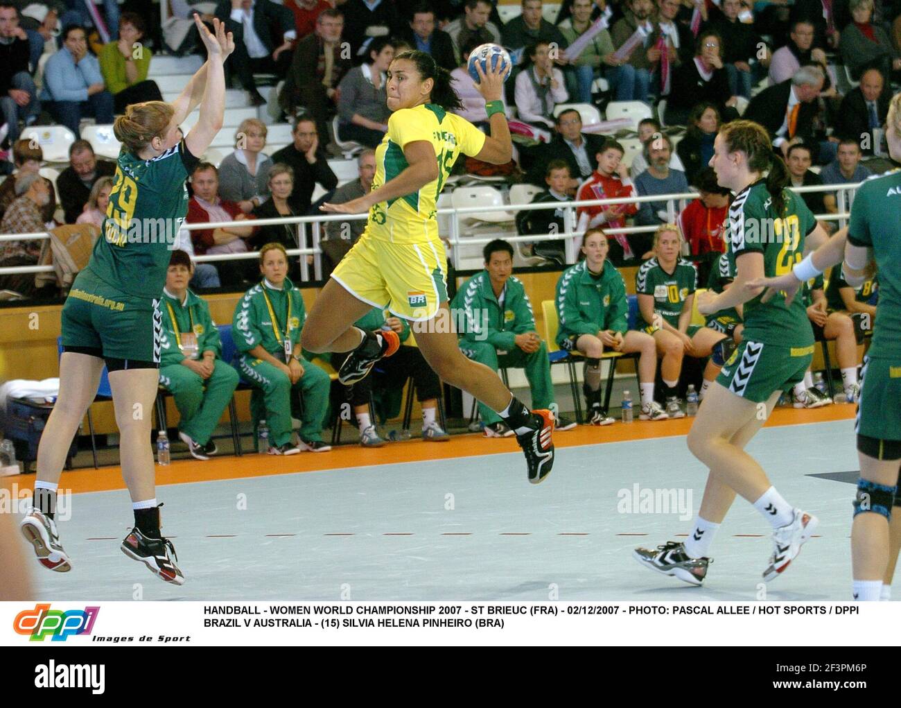HANDBALL - WOMEN WORLD CHAMPIONSHIP 2007 - ST BRIEUC (FRA) - 02/12/2007 - PHOTO: PASCAL ALLEE / HOT SPORTS / DPPI BRAZIL V AUSTRALIA - (15) SILVIA HELENA PINHEIRO (BRA) Stock Photo