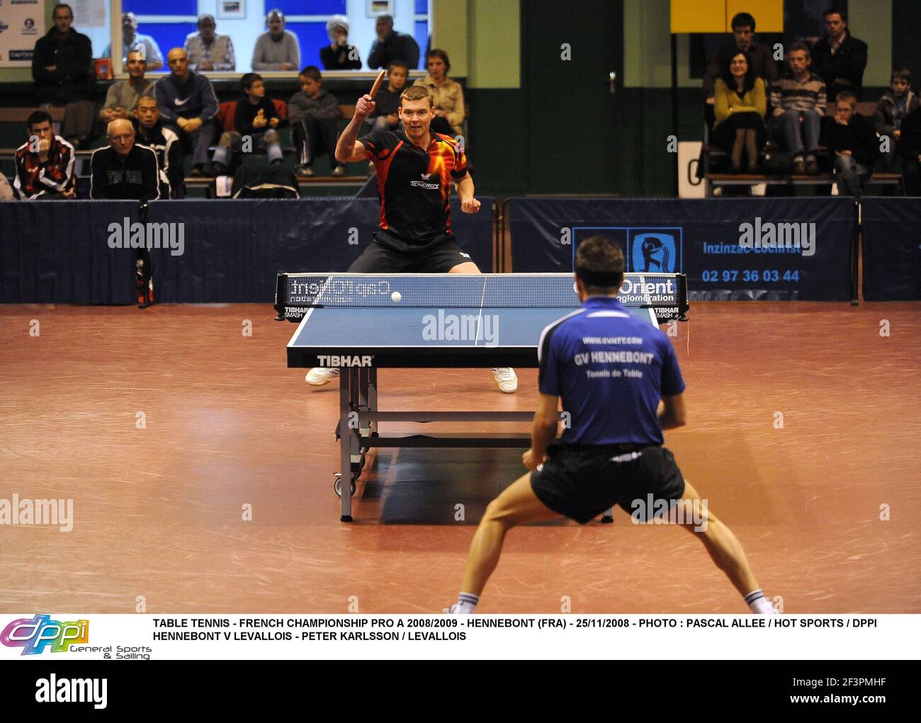 TABLE TENNIS - FRENCH CHAMPIONSHIP PRO A 2008/2009 - HENNEBONT (FRA) -  25/11/2008 - PHOTO : PASCAL ALLEE / HOT SPORTS / DPPI HENNEBONT V LEVALLOIS  - PETER KARLSSON / LEVALLOIS Stock Photo - Alamy