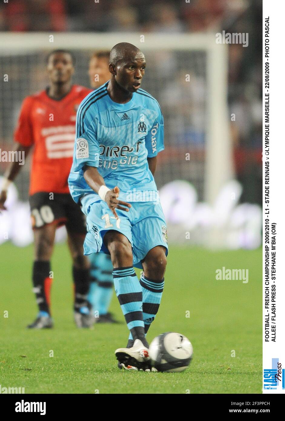 FOOTBALL - FRENCH CHAMPIONSHIP 2009/2010 - L1 - STADE RENNAIS v OLYMPIQUE MARSEILLE - 22/08/2009 - PHOTO PASCAL ALLEE / FLASH PRESS - STEPHANE M'BIA (OM) Stock Photo