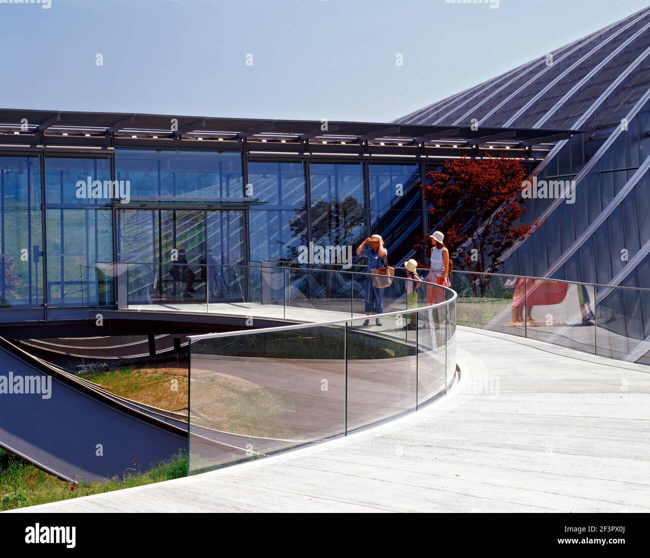 Zentrum-Paul-Klee, Bern, Schweiz,Haupteingang mit Personen,Renzo Piano 2005 Stock Photo