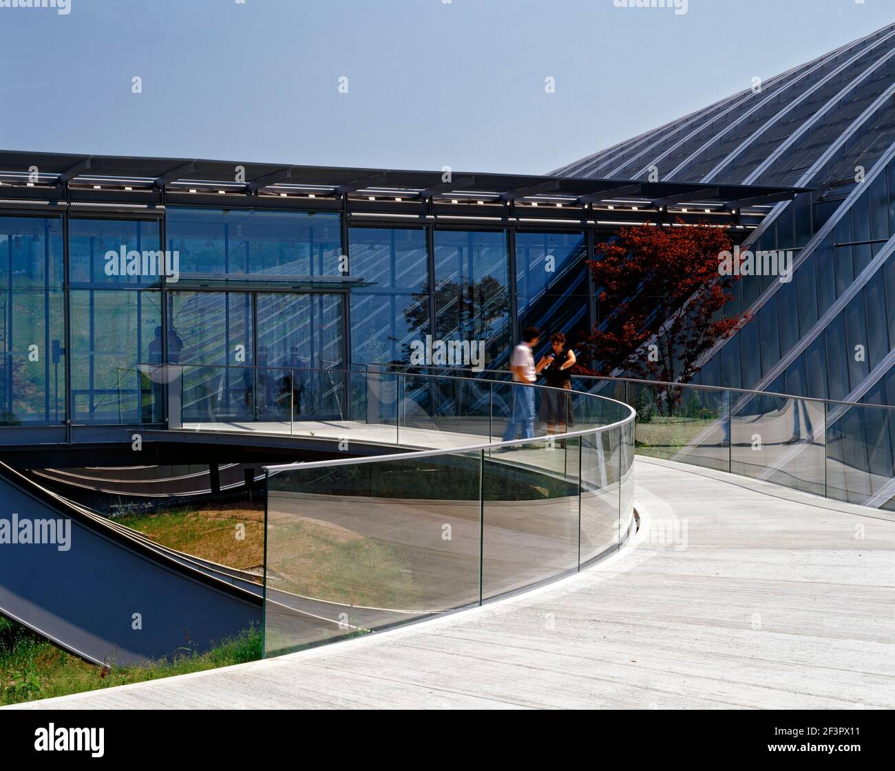 Zentrum-Paul-Klee, Bern, Schweiz,Haupteingang mit Personen,Renzo Piano 2005 Stock Photo