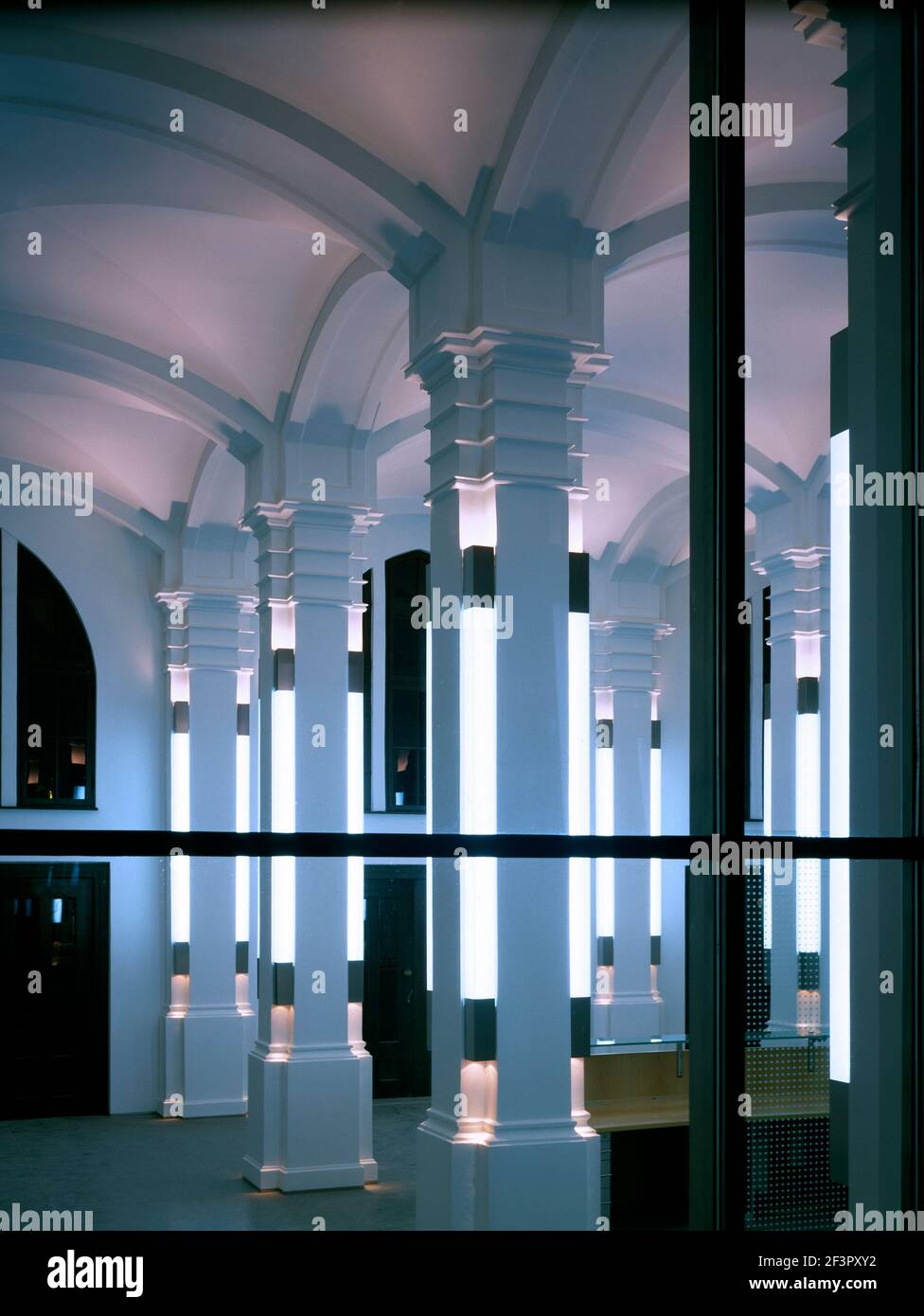 Umbau Postbank, München,Säule/Beleuchtung,Lichtplanung: Erwin Döring Stock Photo