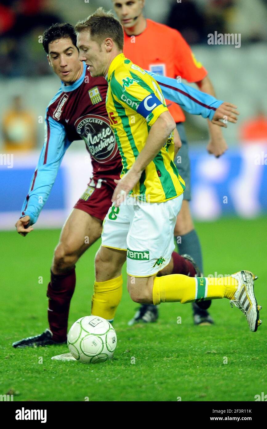 FOOTBALL - FRENCH CHAMPIONSHIP 2009/2010 - L2 - FC NANTES v ARLES AVIGNON - 7/12/2009 - PHOTO PASCAL ALLEE / DPPI - DAVID DE FREITAS (FCN) / THOMAS AYASSE (ARL) Stock Photo