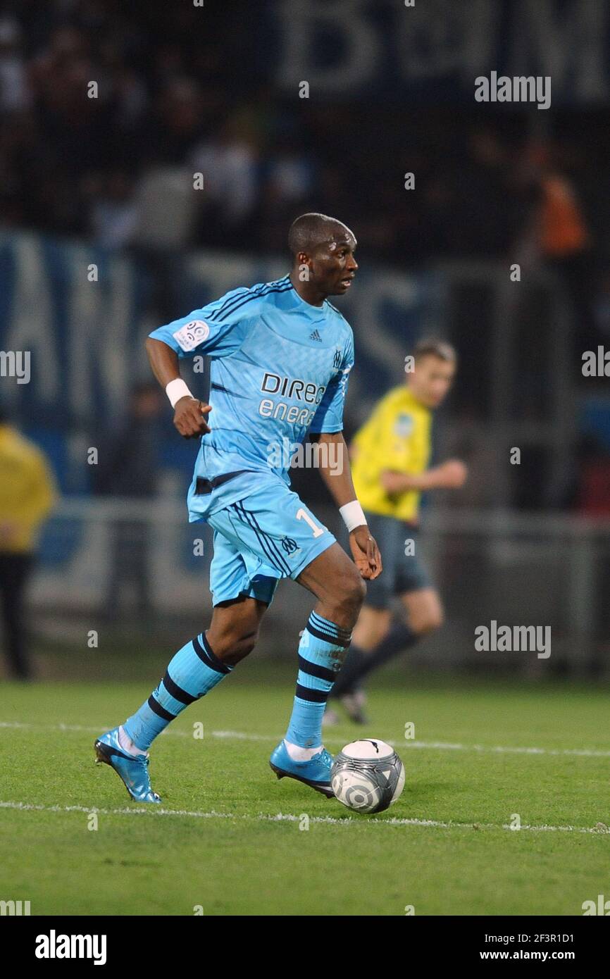 FOOTBALL - FRENCH CHAMPIONSHIP 2009/2010 - L1 - FC LORIENT v OLYMPIQUE MARSEILLE - 16/12/2009 - PHOTO PASCAL ALLEE / DPPI - STEPHANE MBIA (OM) Stock Photo