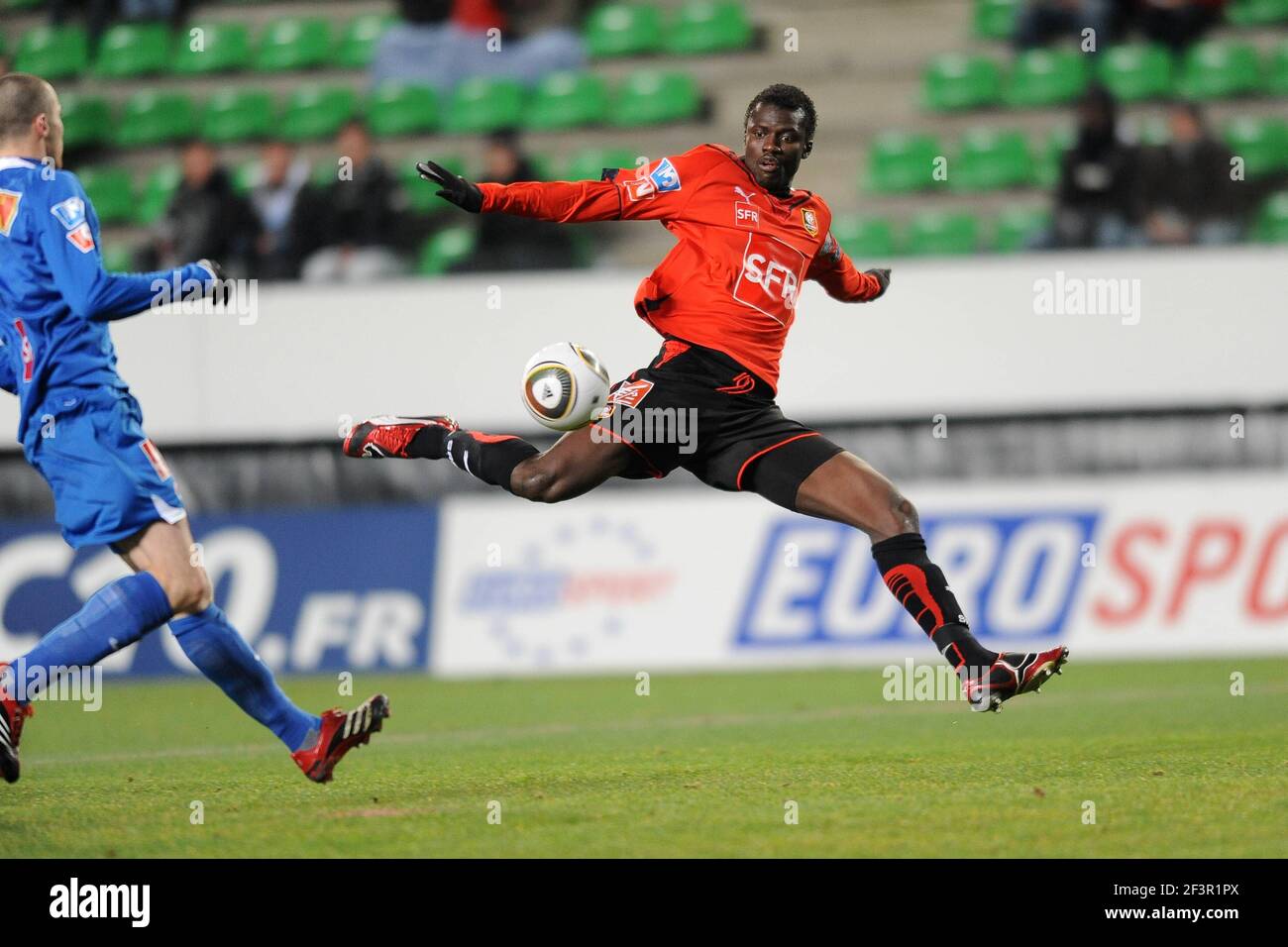 FOOTBALL - FOOT - FRENCH CUP - 2009/2010 - 100109 - RENNES v CAEN - PHOTO PASCAL ALLEE / DPPI - ISMAEL BANGOURA (RENNES) / Stock Photo