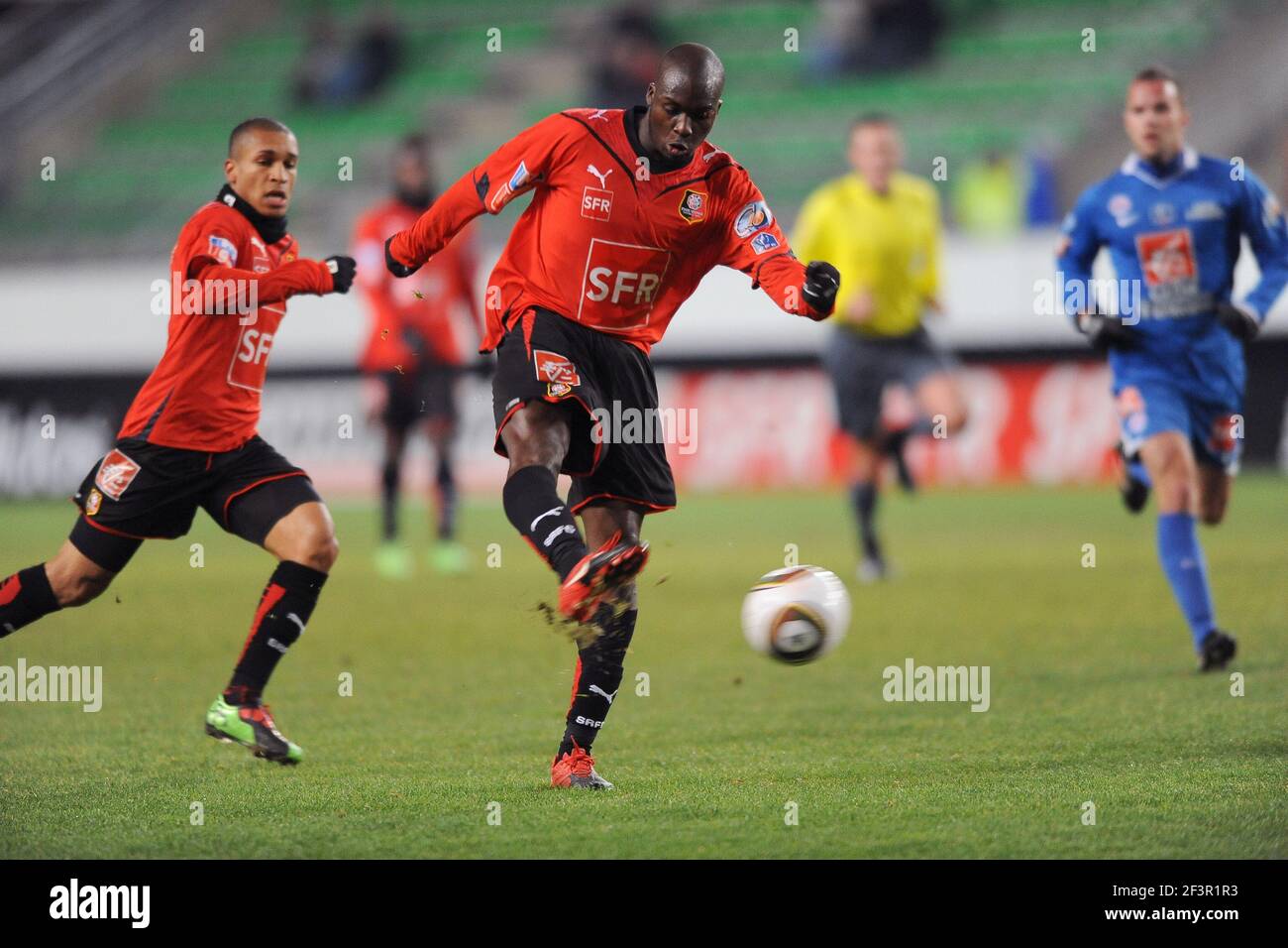 FOOTBALL - FOOT - FRENCH CUP - 2009/2010 - 100109 - RENNES v CAEN - PHOTO PASCAL ALLEE / HOT SPORTS / DPPI - ISMAEL BANGOURA (RENNES) Stock Photo