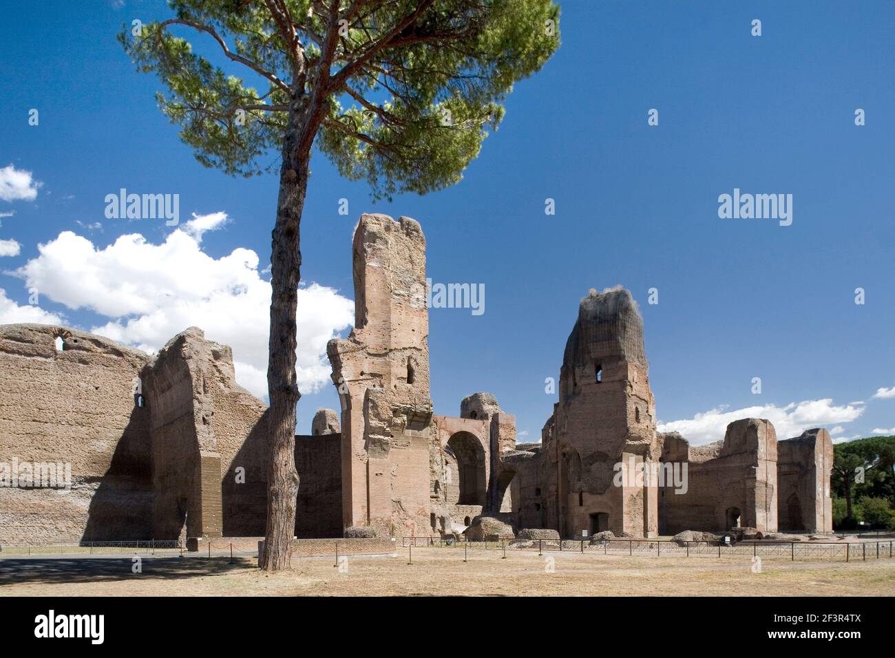 212 bis 216 unter Kaiser Caracalla erbaut, Rom, Caracalla-Thermen (lat. Thermae Antoninianae) Stock Photo