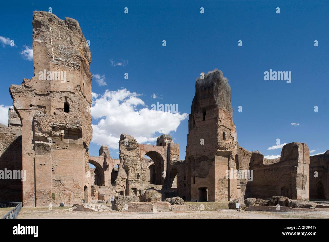 212 bis 216 unter Kaiser Caracalla erbaut, Rom, Caracalla-Thermen (lat. Thermae Antoninianae) Stock Photo