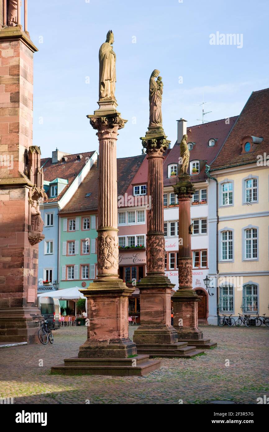 S‰ulen auf dem Marktplatz vor dem Westportal des M¸nsters, Freiburg, M¸nster Unserer Lieben Frau Stock Photo