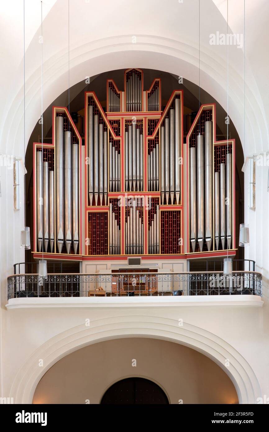 Hamburg, Neuer Mariendom. Orgel. Das Gotteshaus wurde 1893 als rˆmisch-katholische Pfarrkirche der Stadt Hamburg im neoromanischen Stil mit zwei T¸rme Stock Photo