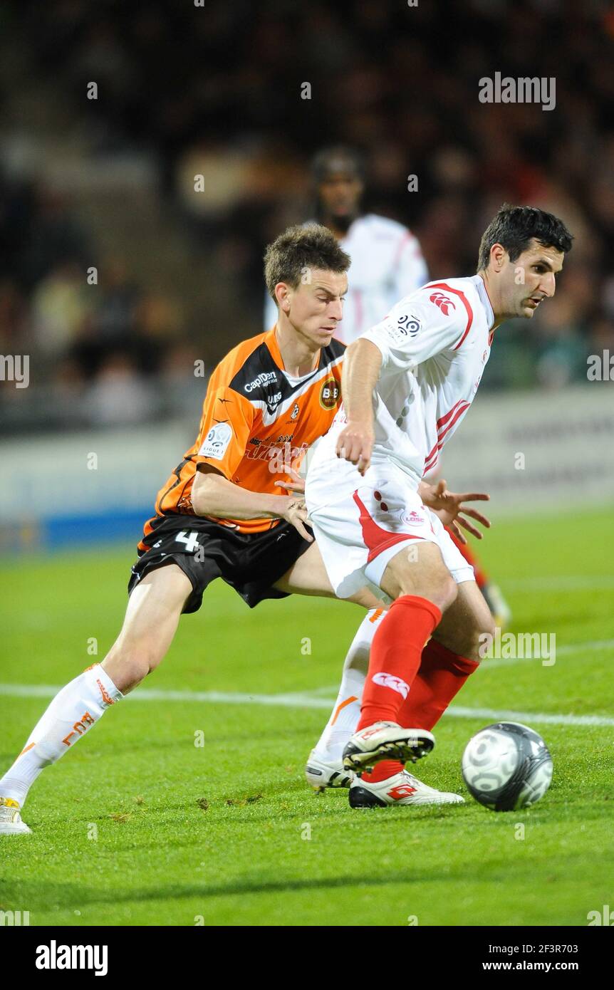 FOOTBALL - FRENCH CHAMPIONSHIP 2009/2010 - L1 - FC LORIENT v LILLE OSC -  15/05/2010 - PHOTO PASCAL ALLEE / DPPI - PIERRE ALAIN FRAU (LILLE) /  LAURENT KOSCIELNY (FCL Stock Photo - Alamy