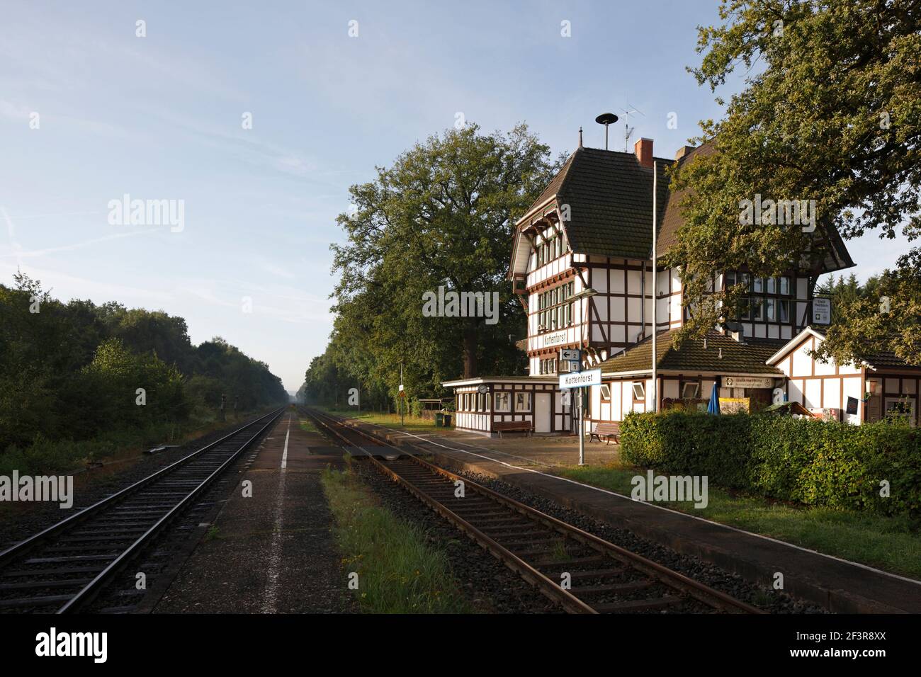 Bahnsteigseite, Rheinbach, Bahnhof Kottenforst Stock Photo