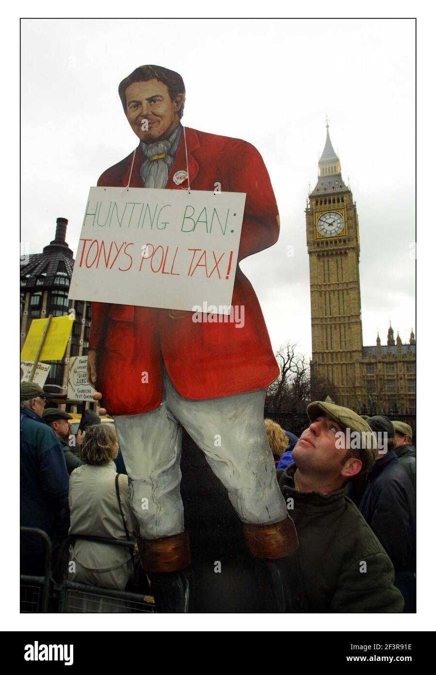 Fox Hunt vote in Westminster..Demos blocked the road outside parliament.pic David Sandison 18/3/2002 Stock Photo