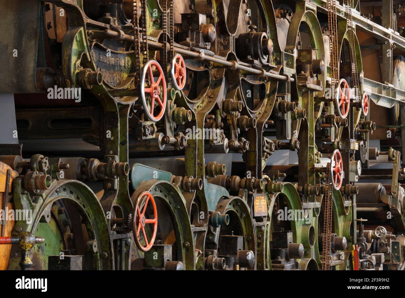 Papiermaschine PM4 aus dem Jahre 1889 mit vierzig Metern L‰nge und f¸nf Metern Hˆhe, Detail , Bergisch-Gladbach, Papierfabrik Alte Dombach, LVR-Indust Stock Photo