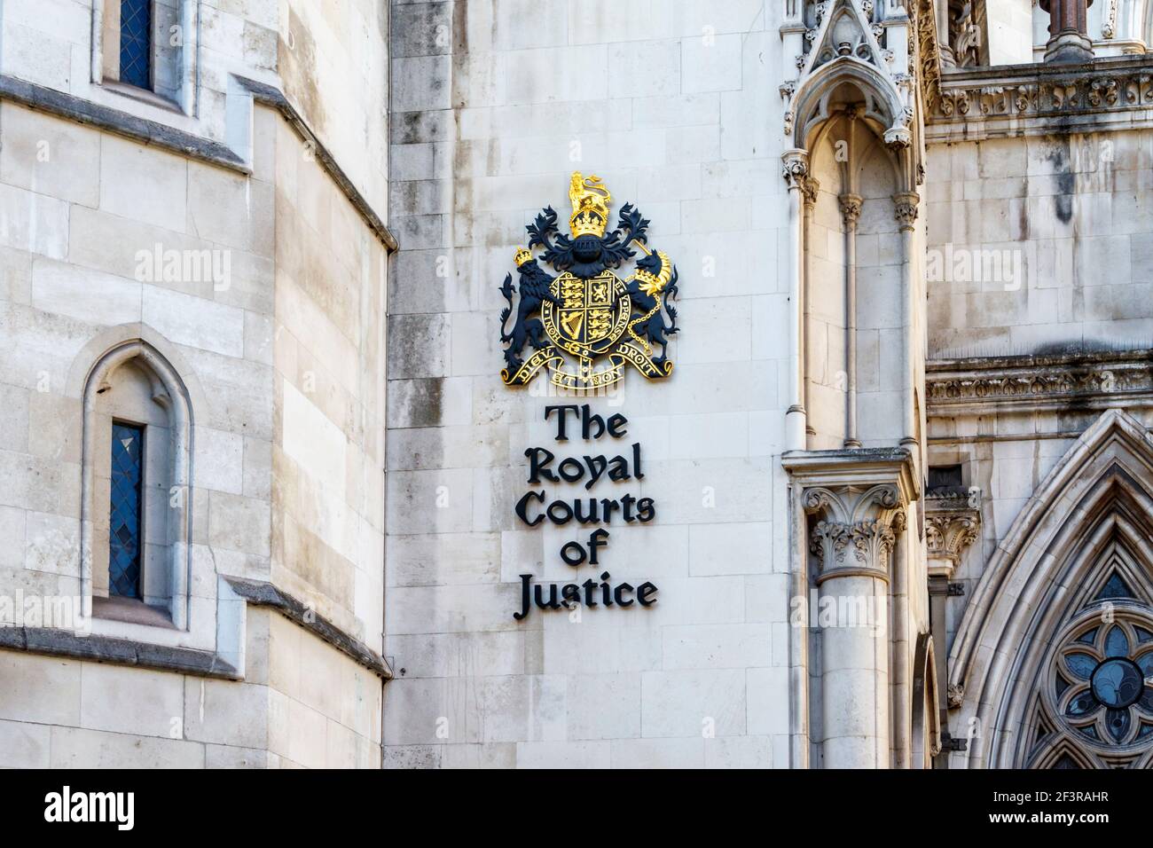 The royal coat of arms at the entrance to the Royal Courts of Justice, Strand, London, UK Stock Photo