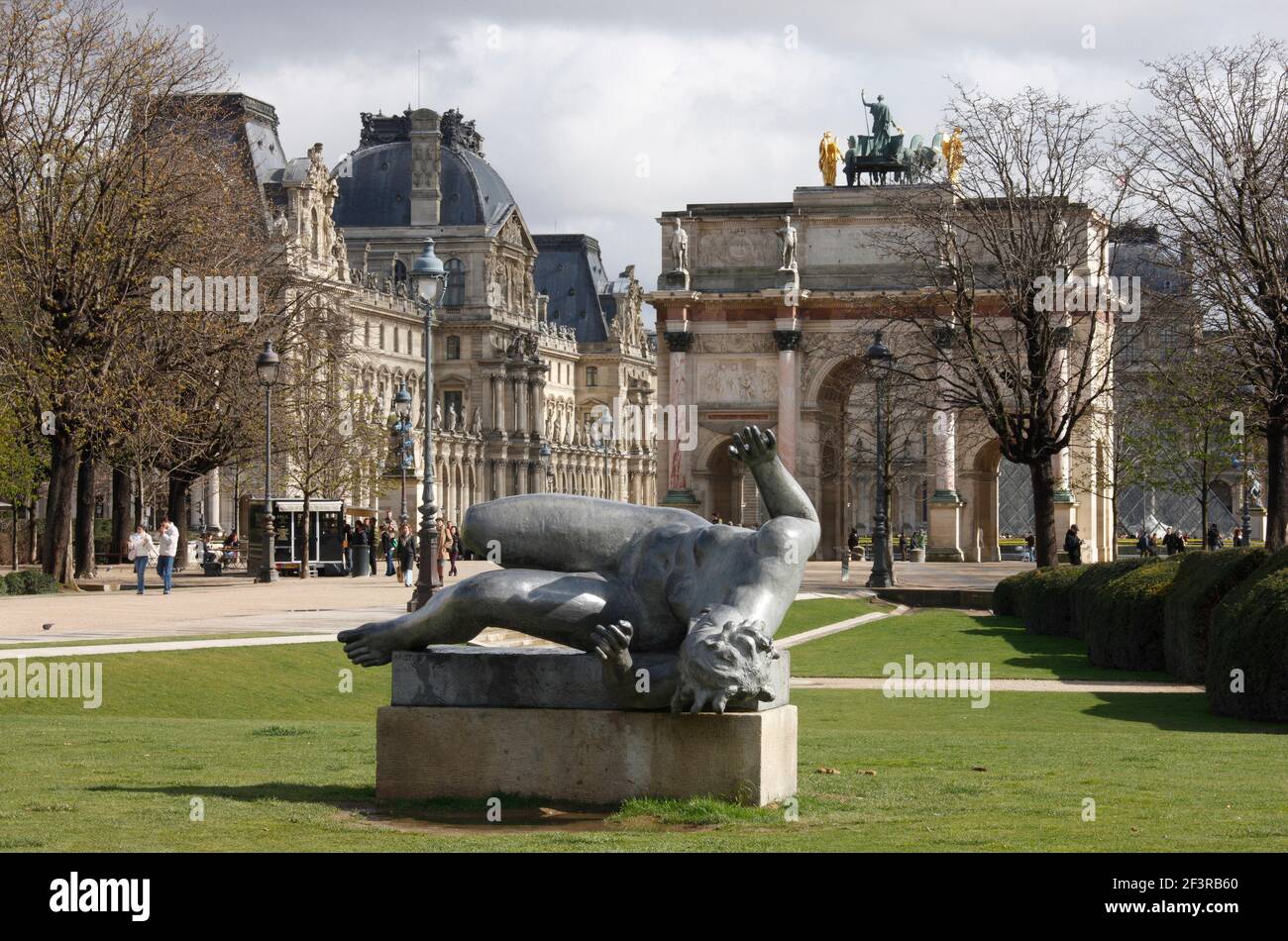 Sculpture by Aristide Maillol in Jardin des Tuileries with Arc de Triomphe  du Carrousel (triumphal arch) and the courtyard of the Louvre, Paris, Franc  Stock Photo - Alamy