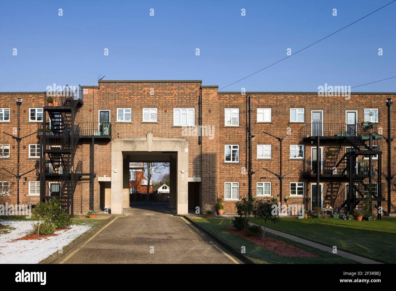 Courtyard towards Bedford Road, St Catherine's Court, Bedford Park