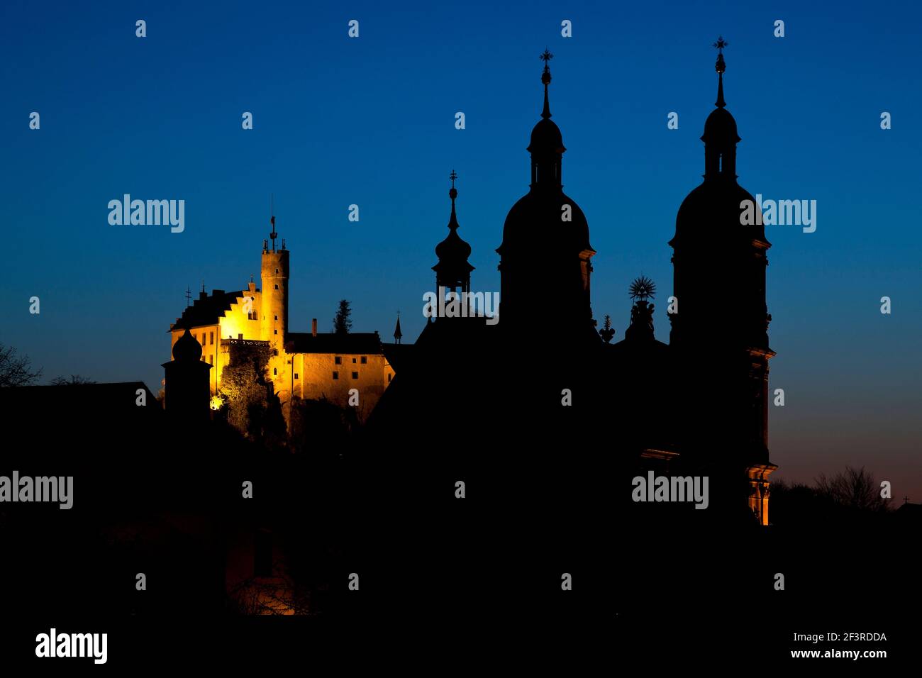 Blick von Nordosten, D‰mmerung, Gˆ?weinstein, Burg und Wallfahrtskirche Stock Photo