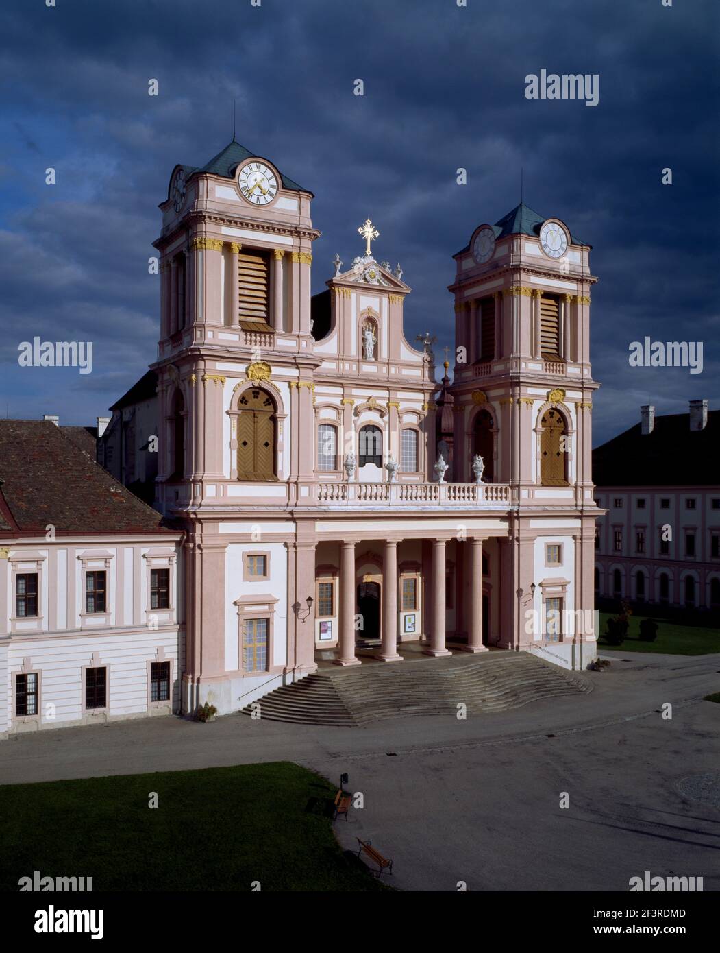 Hof mit zentraler Stiftskirche von Nordwesten, Gˆttweig, Stift Stock Photo