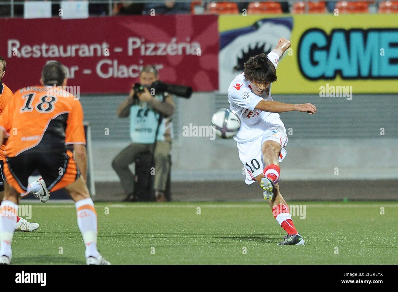 FOOTBALL - FRENCH CHAMPIONSHIP 2010/2011 - L1 - FC LORIENT v AS MONACO - 25/09/2010 - PHOTO PASCAL ALLEE / DPPI - CHU YOUNG PARK (ASM) Stock Photo
