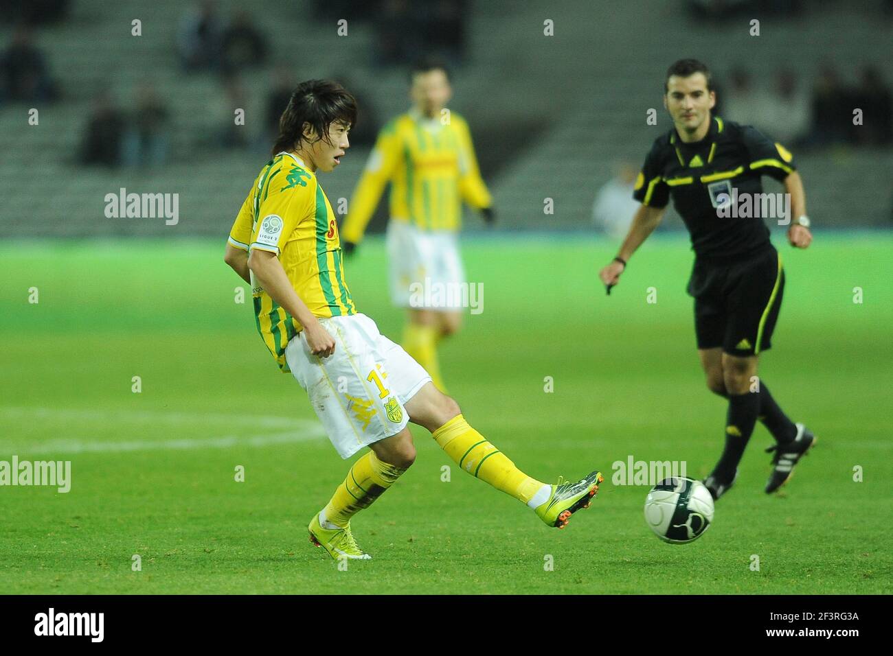 FOOTBALL - FRENCH CHAMPIONSHIP 2010/2011 - L2 - FC NANTES v LB CHATEAUROUX - 22/10/2010 - PHOTO PASCAL ALLEE / DPPI - YONG JAE LEE (FCN) Stock Photo