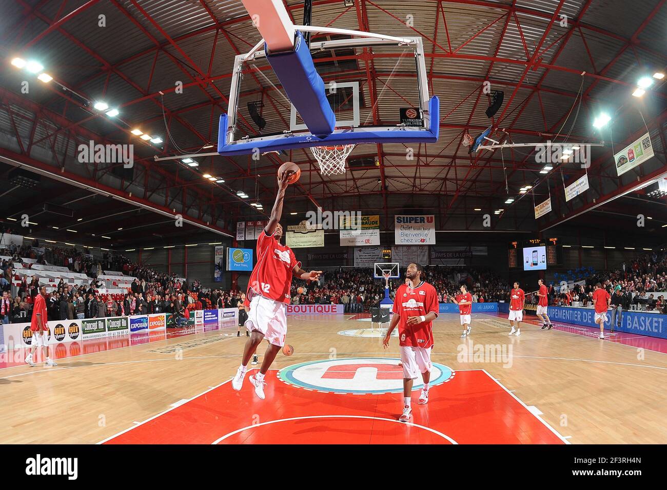 Besiktas JK v Cholet Basket, Full Basketball Game