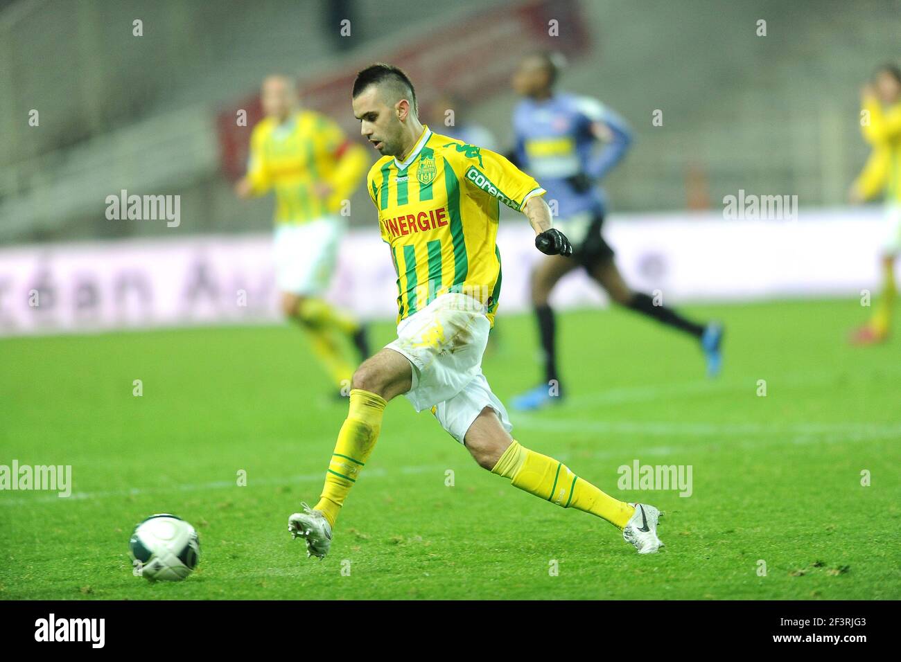 FOOTBALL - FRENCH CHAMPIONSHIP 2010/2011 - L2 - FC NANTES v CLERMONT FOOT -  26/11/2010 - PHOTO PASCAL ALLEE / DPPI - DAMIEN TIXIER (FCN Stock Photo -  Alamy