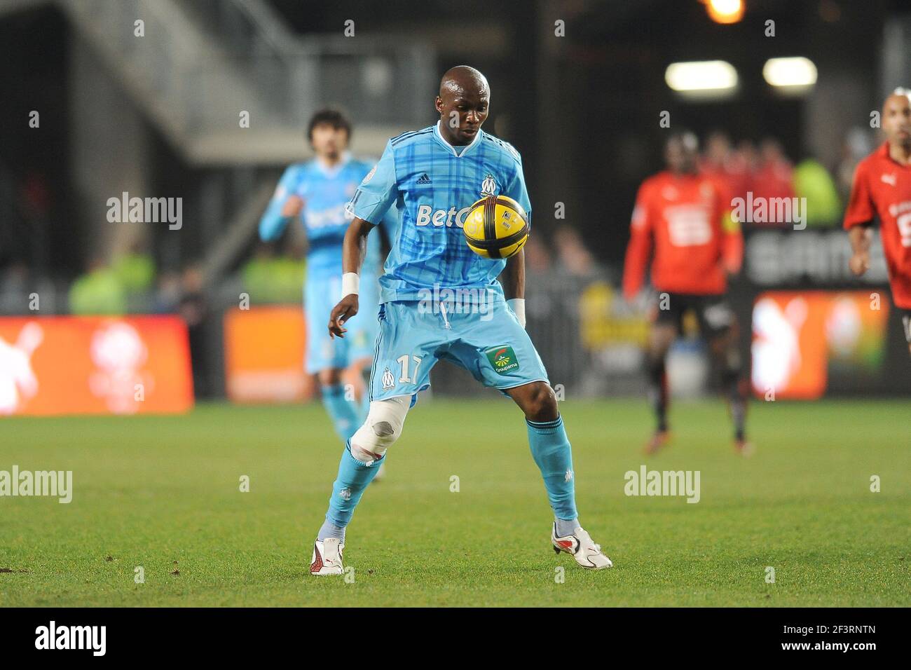 FOOTBALL - FRENCH CHAMPIONSHIP 2010/2011 - L1 - STADE RENNAIS v OLYMPIQUE MARSEILLE - 11/03/2011 - PHOTO PASCAL ALLEE / DPPI - STEPHANE M'BIA (OM) Stock Photo