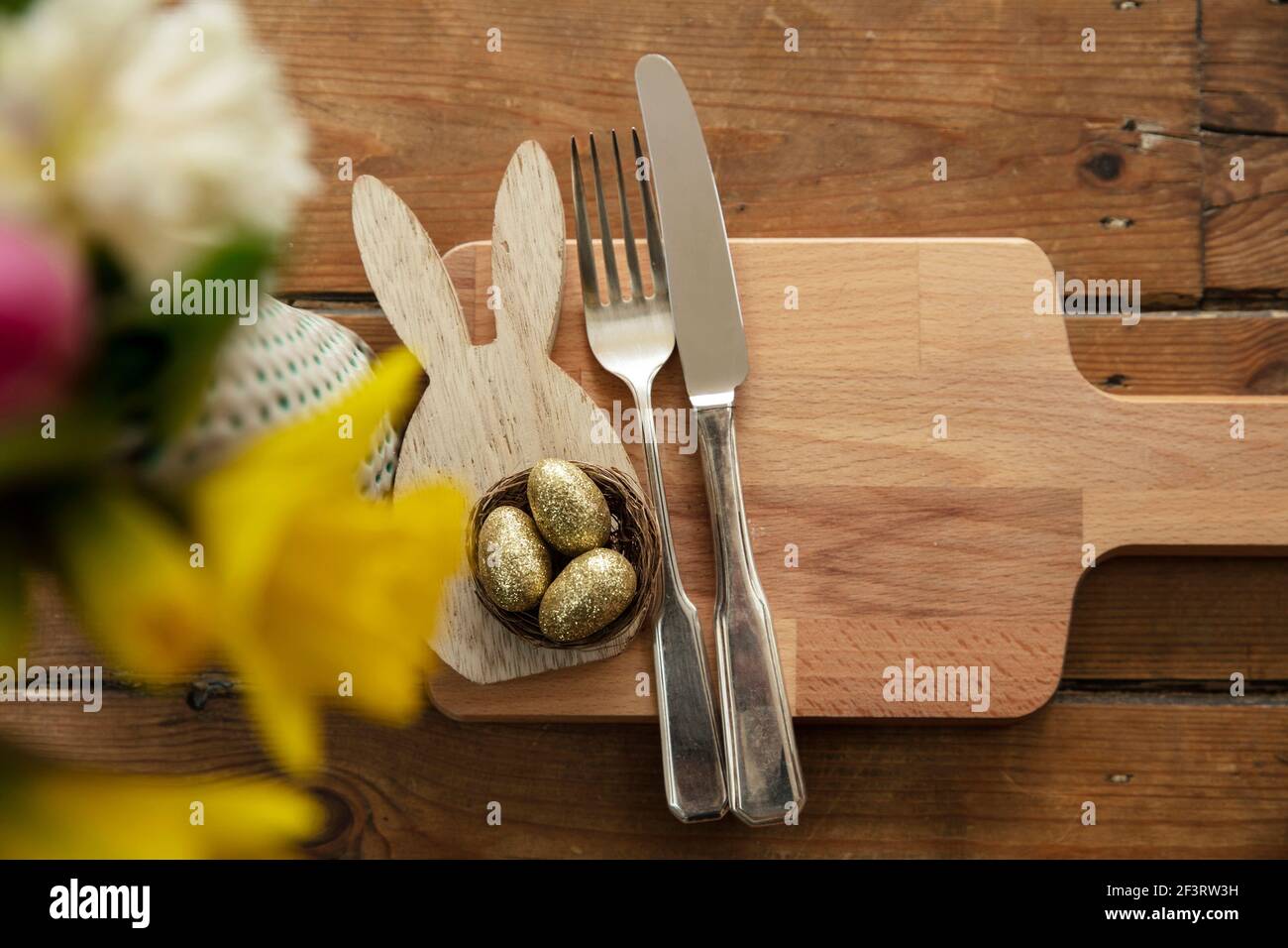 Easter holiday meal background, easter bunny with eggs and spring flowers Stock Photo