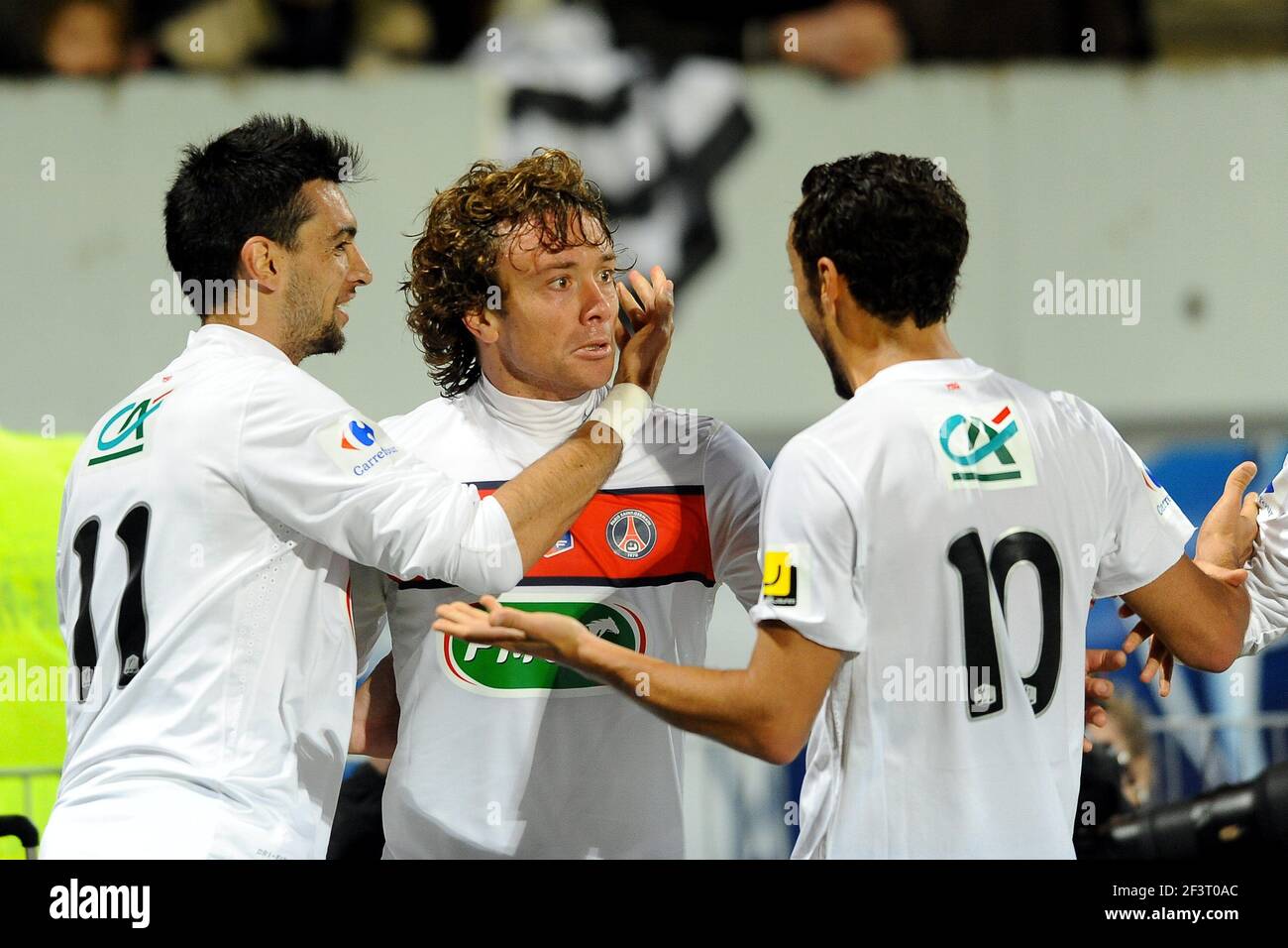 FOOTBALL - FRENCH CUP 2011/2012 - 1/32 FINAL - LOCMINE v PARIS SAINT GERMAIN - 8/01/2012 - PHOTO PASCAL ALLEE / DPPI - JOY DIEGO LUGANO (PSG) HE IS CONGRATULATED BY JAVIER PASTORE (L), NENE (R) Stock Photo
