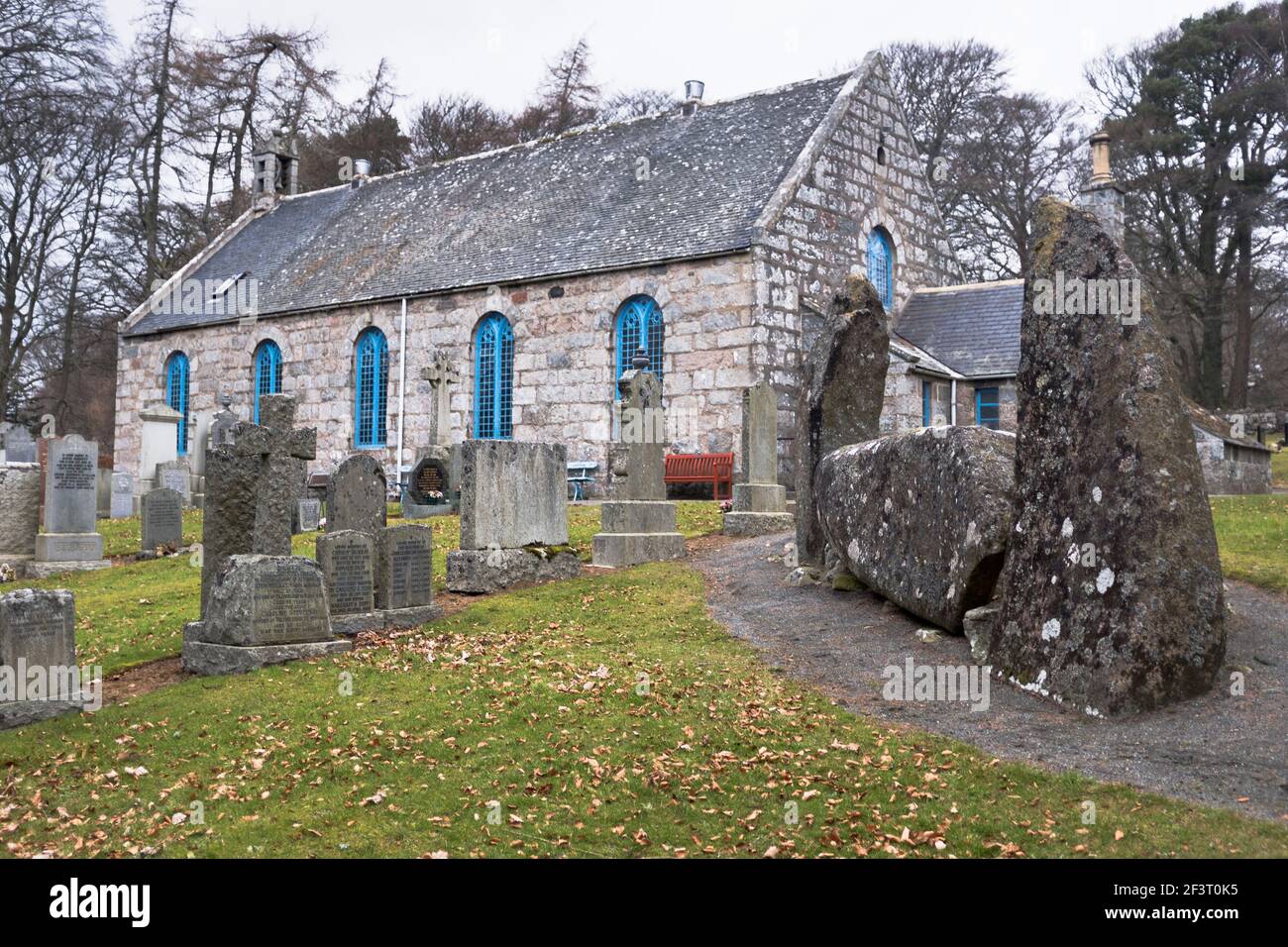 dh  ECHT AND MIDMAR KIRK ABERDEENSHIRE Church of Scotland rural Scottish churches in graveyard with Bronze age Recumbent Stone Circle building uk Stock Photo