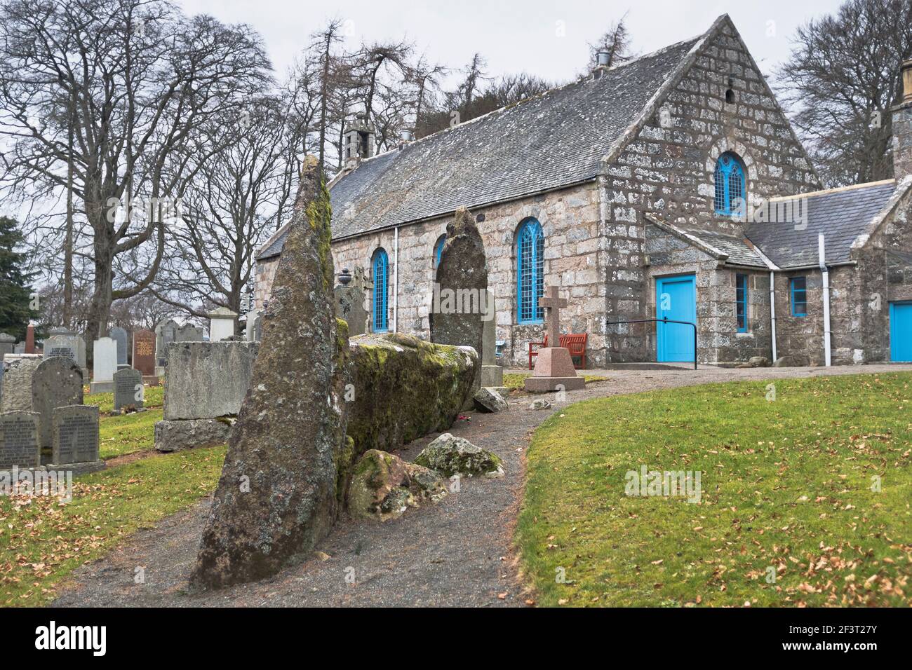 dh  ECHT AND MIDMAR KIRK ABERDEENSHIRE Church of Scotland rural Scottish churches in graveyard with Bronze age Recumbent Stone Circle flanker stones Stock Photo