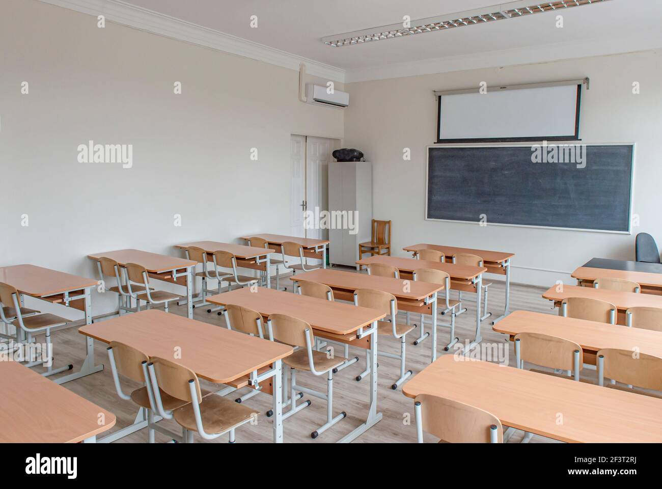High school classroom empty chair hi-res stock photography and images ...