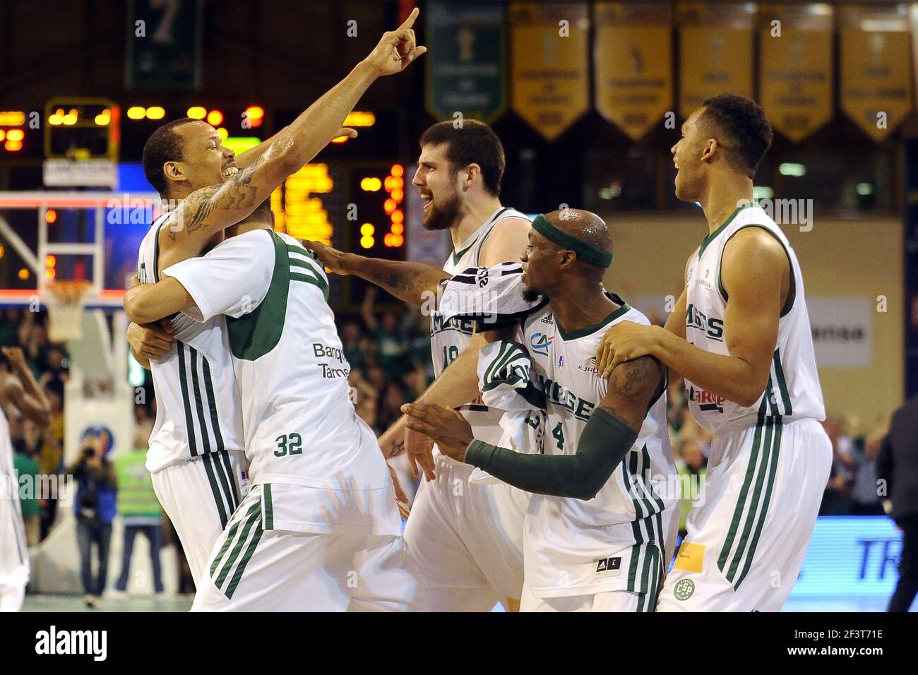 The limoges players celebrate the victory at the Leg 3 of the French