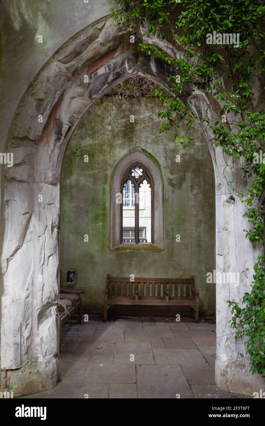 Gothic arched entrance to a seating area in St Dunstan in the East - Stock Image