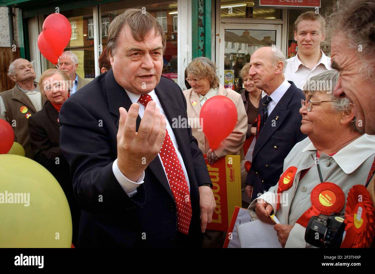 THE DEPT PRIME MINISTER FIRES UP LOCAL PARTY SUPPORTERS AGAINST VOTER APATHY IN FOLKESTONE AS THE PRESCOTT EXPRESS ROLLS THROUGH KENT,ON THE DAY BLAIR ANNOUNCED THE DATE OF THE GENERAL ELECTION TO BE 5 May 2005 .TOM PILSTON Stock Photo