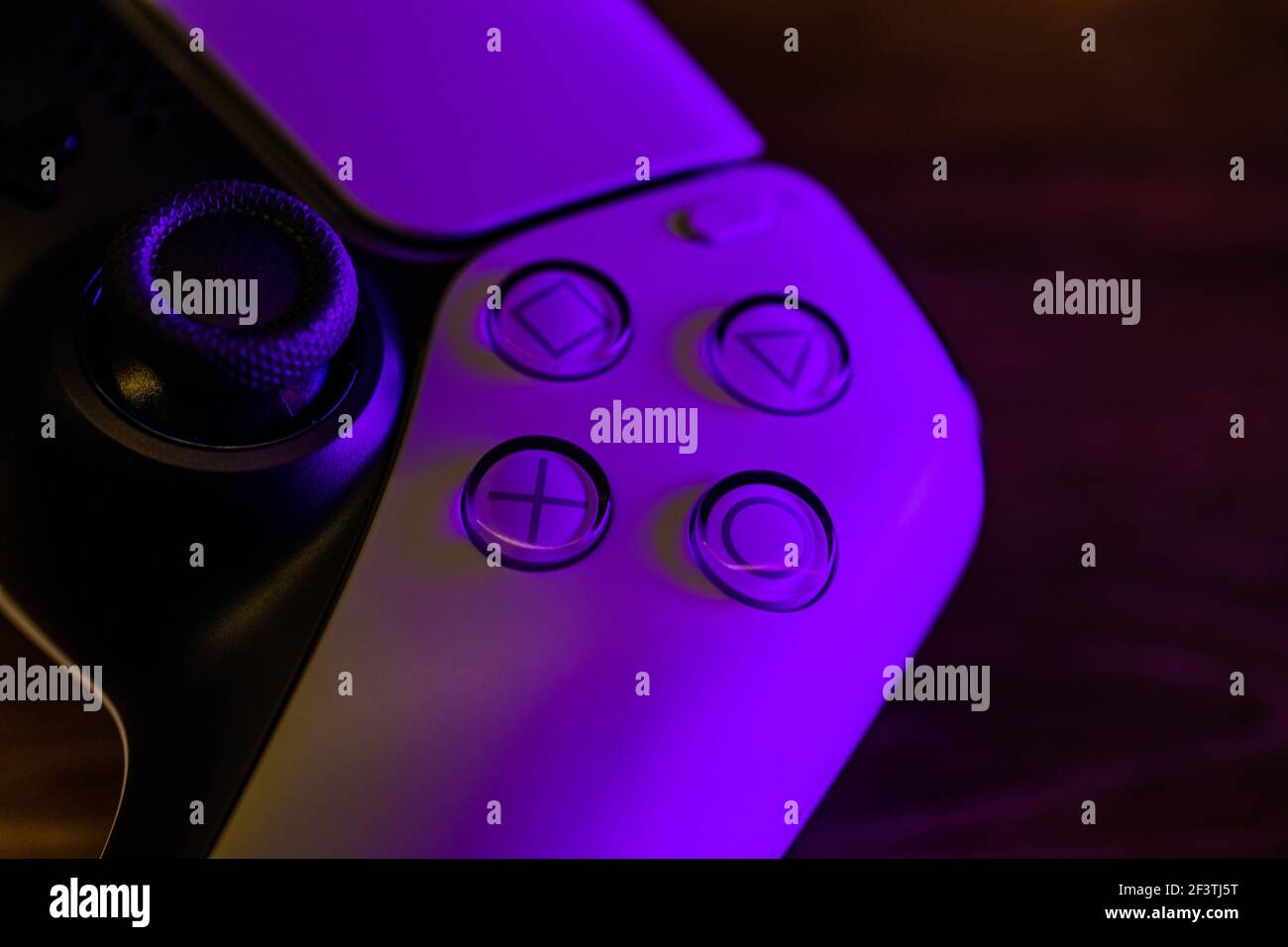 Ps5 controller hi-res stock photography and images - Page 8 - Alamy