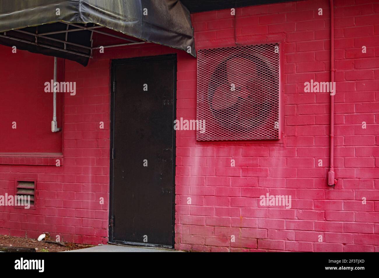 Augusta, Ga USA - 03 17 21: Old red painted brick entrance wall fan exterior awning vintage Stock Photo