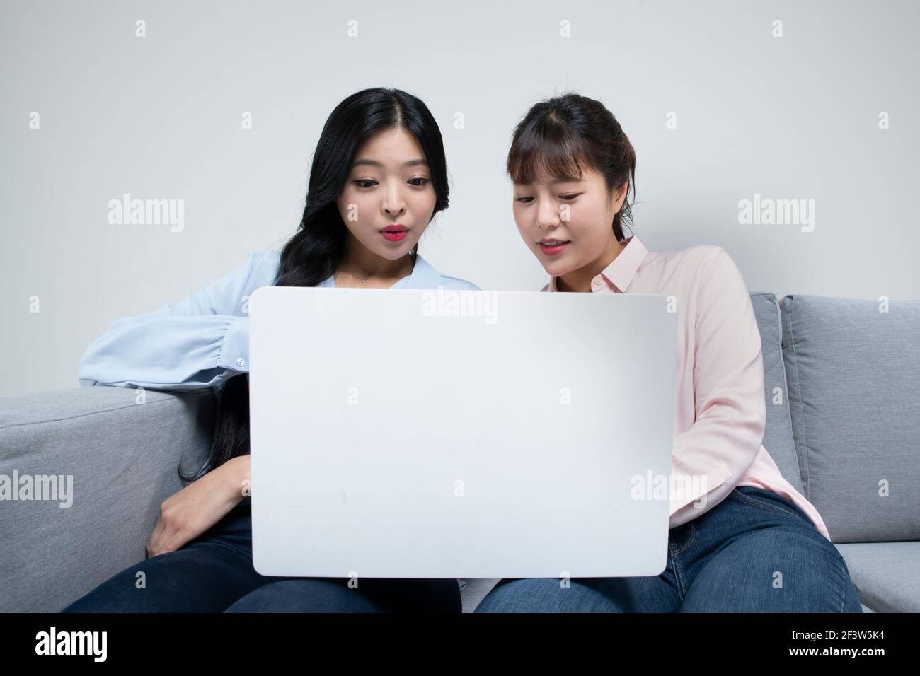 Two asian women using hi-res stock photography and images - Alamy