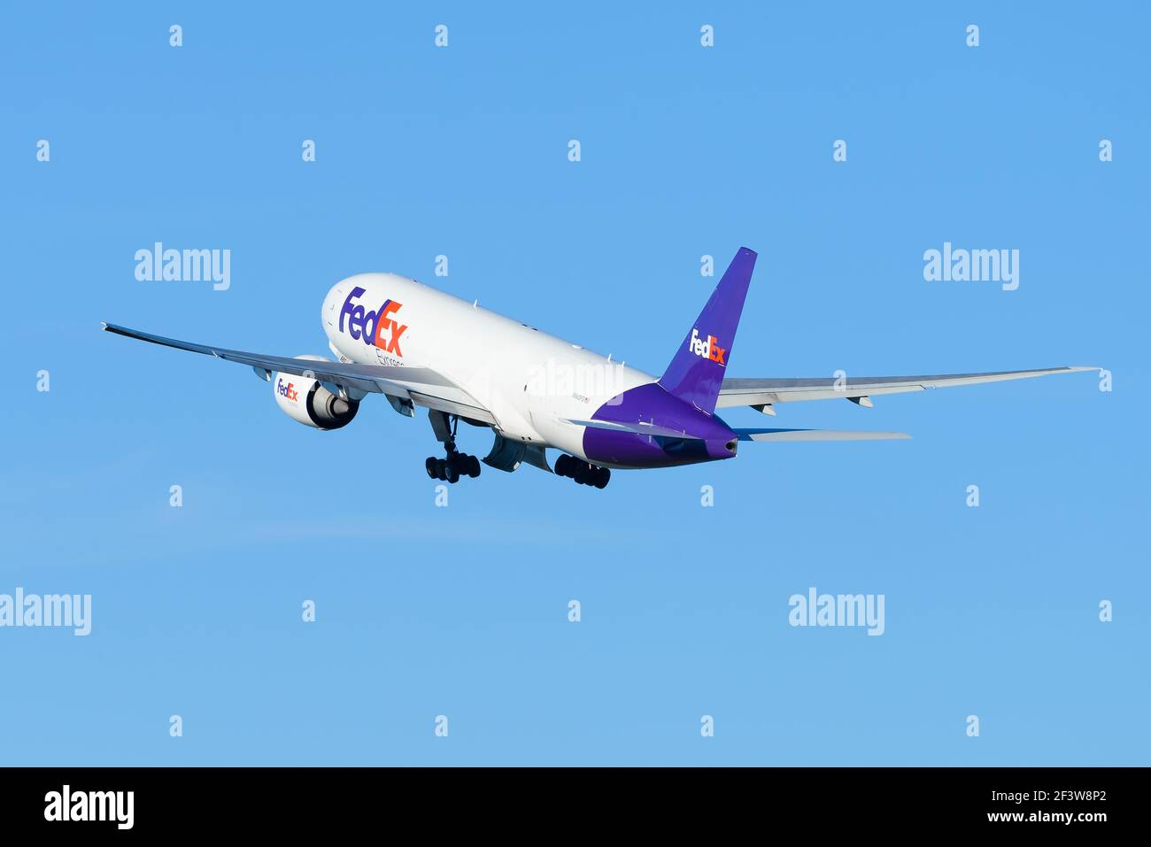 FedEx Boeing 777 aircrat taking off from Anchorage, Alaska, the fourth busiest cargo hub in the world. Airplane take off. N880FD FedEx plane. Stock Photo