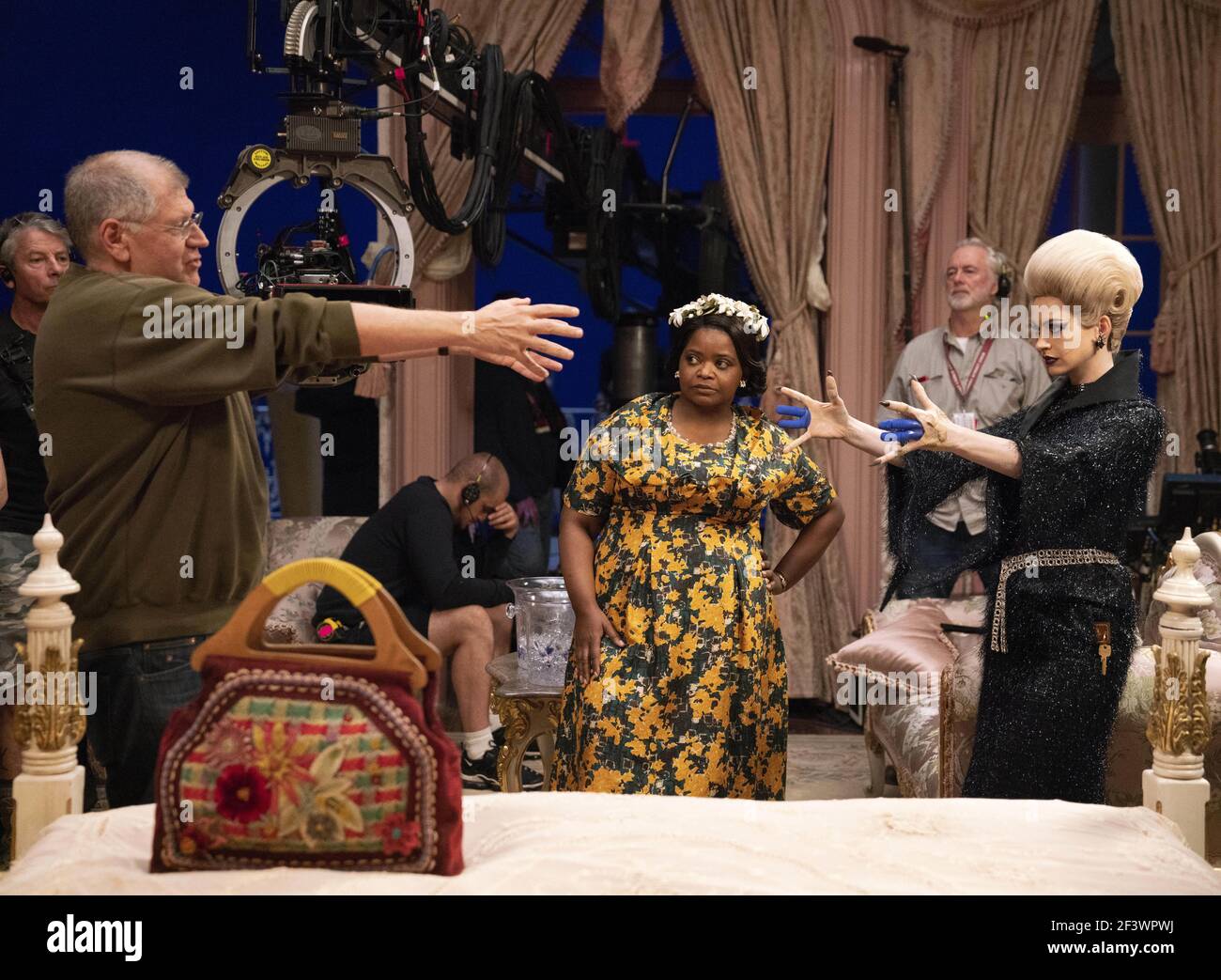 ROBERT ZEMECKIS and ANNE HATHAWAY in THE WITCHES (2020), directed by