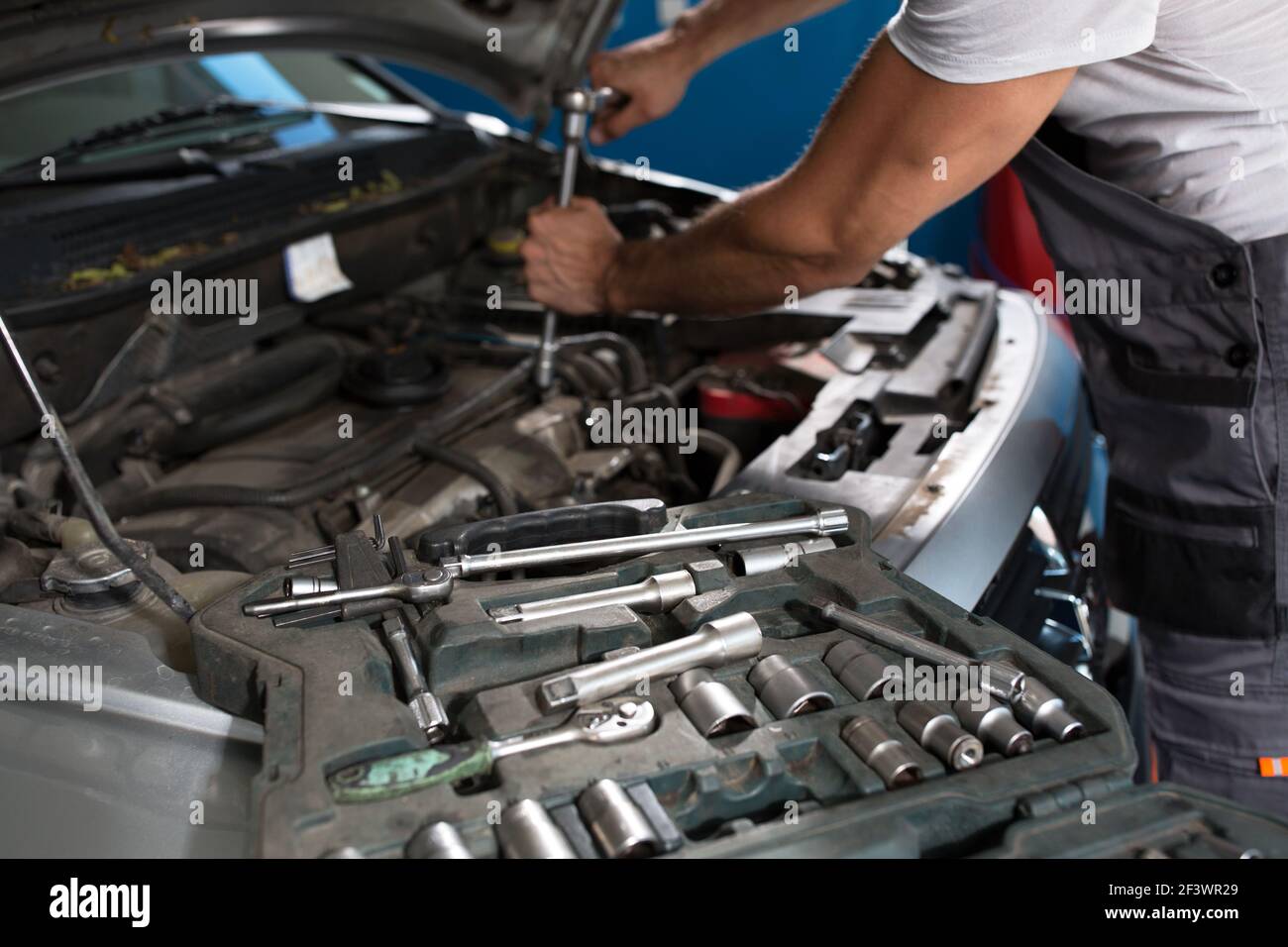 Professional Auto Service Professional auto service hi-res stock photography and images - Alamy