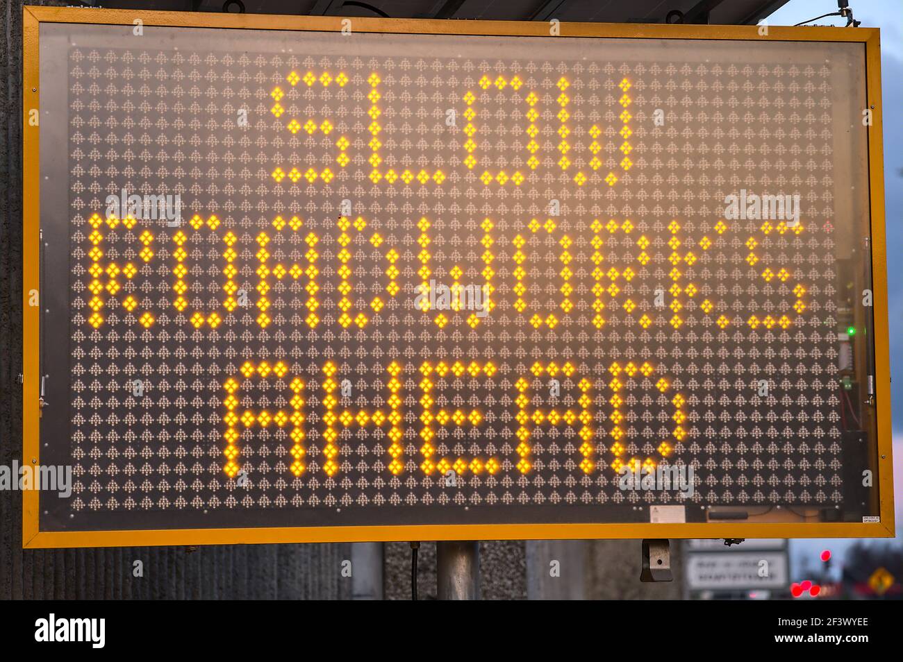 LED traffic control road sign solar powered message board mobile