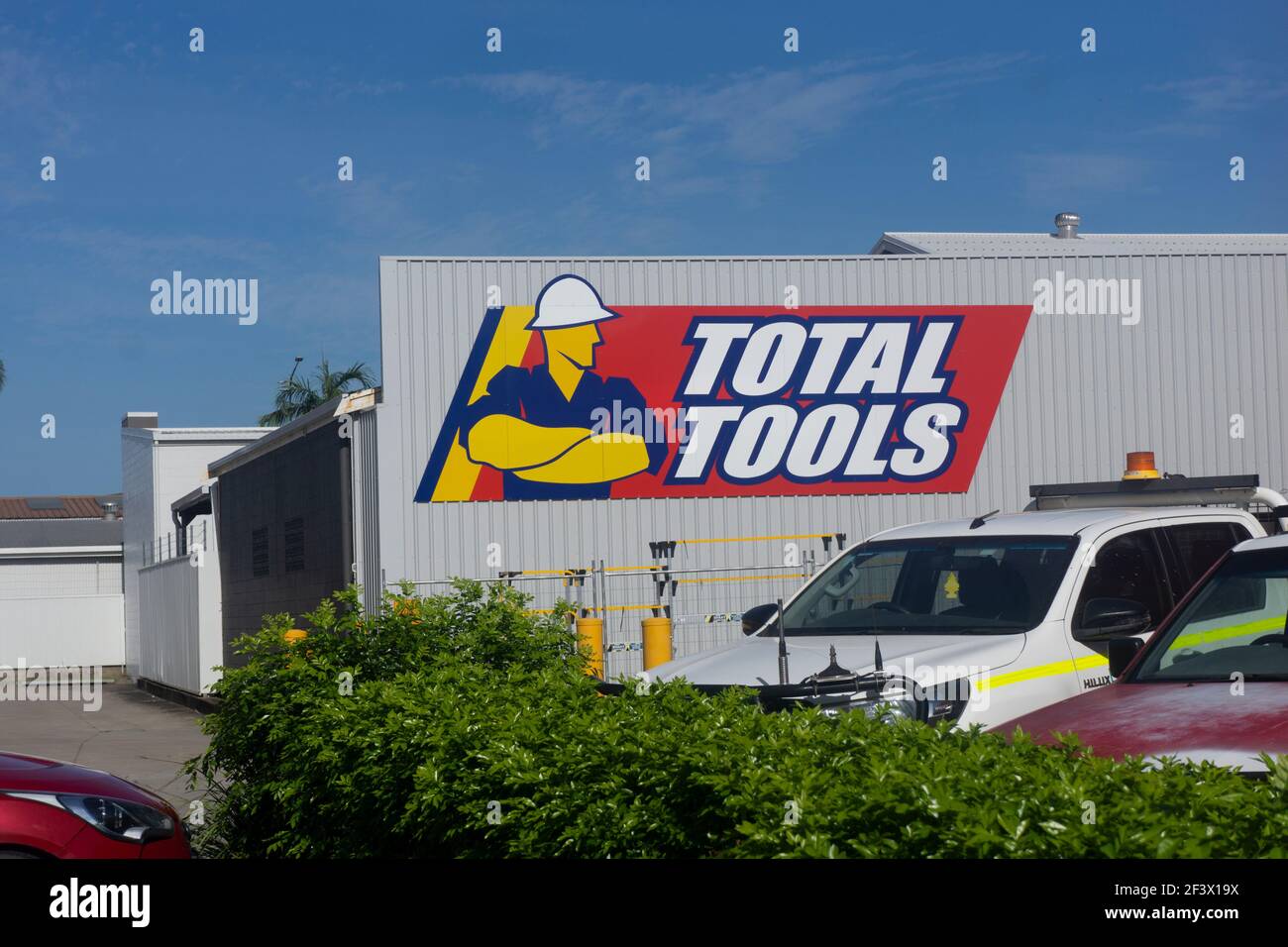 Total Tools Warehouse For Hardware And Tools With A Sign On A White Metal Wall And Vehicles Parked In Front In Mackay Queensland Australia With Copy Stock Photo Alamy