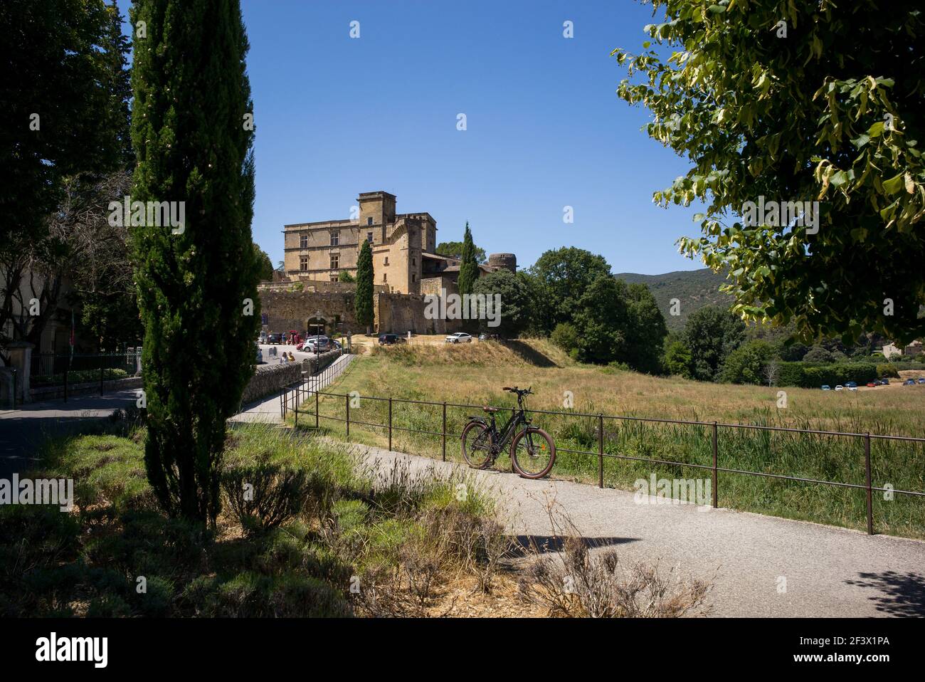 Castle of Lourmarin, in the Luberon region (south-eastern France). The building is registered as a National Historic Landmark (French 'Monument histor Stock Photo