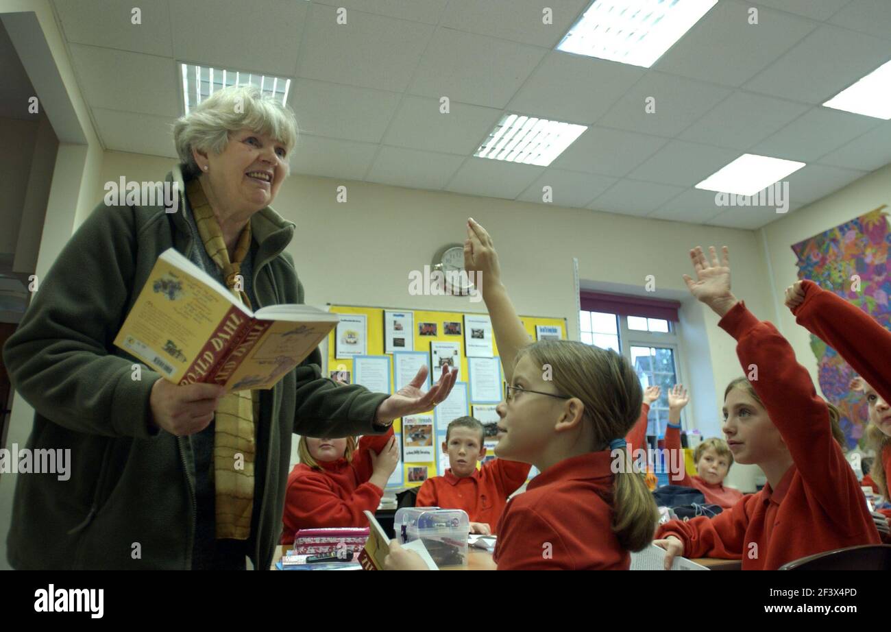 COMBE C OF E SCHOOL IN OXFORDSHIRE HEAD BARBARA JONES 1 12 05 TOM 
