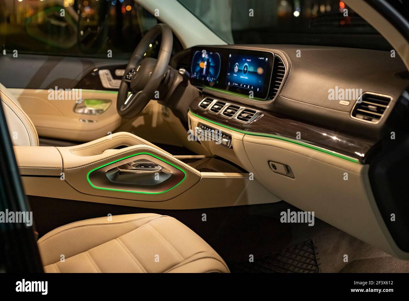 Gls Mercedes High Resolution Stock Photography And Images Alamy