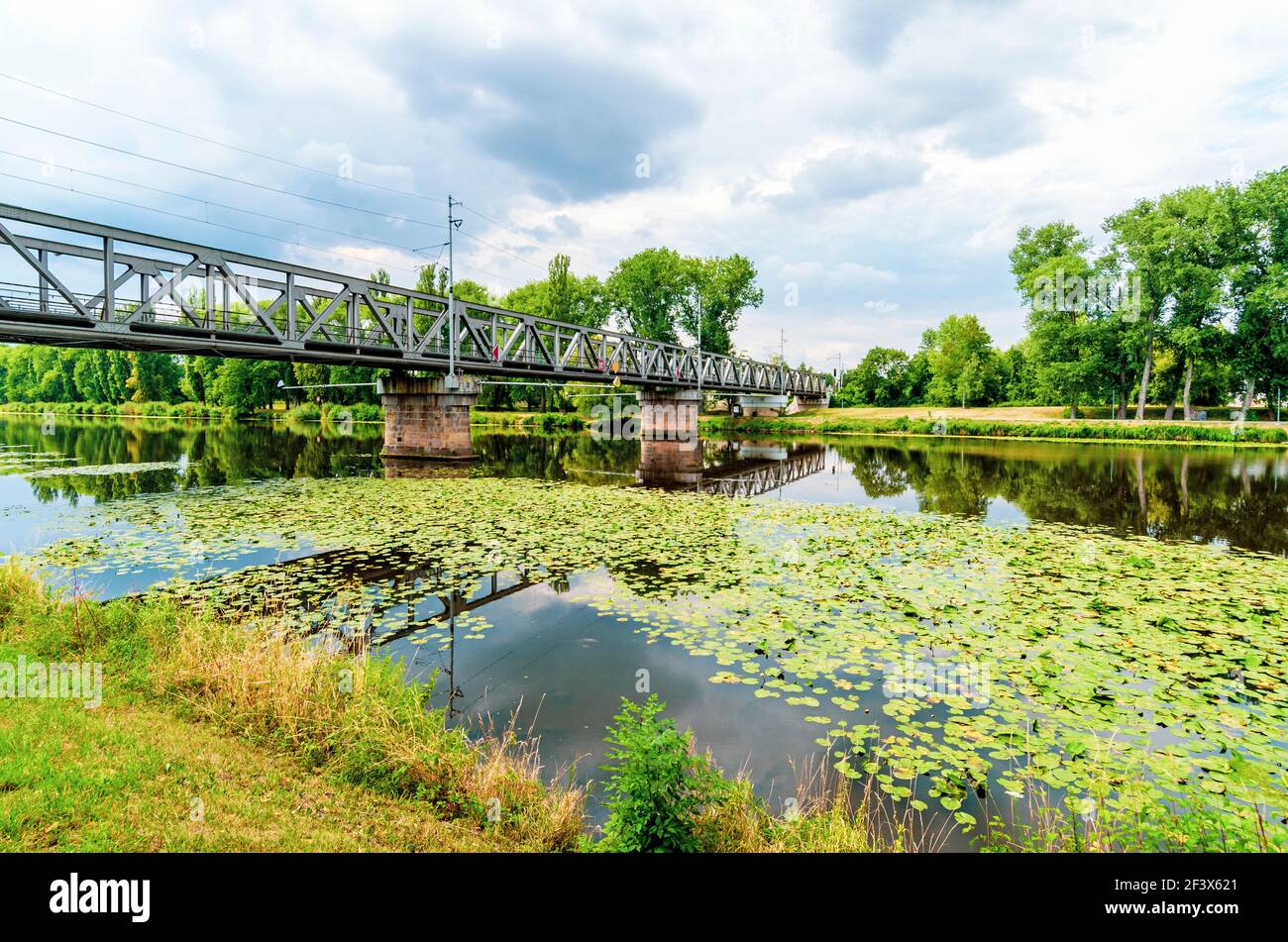 Bridge iron steel metal railway hi-res stock photography and images - Alamy