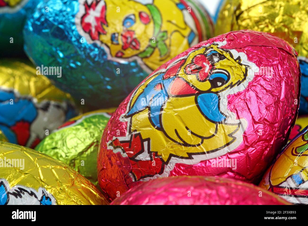 Easter party concept: close up of multicolored chocolate Easter eggs - Stock Image
