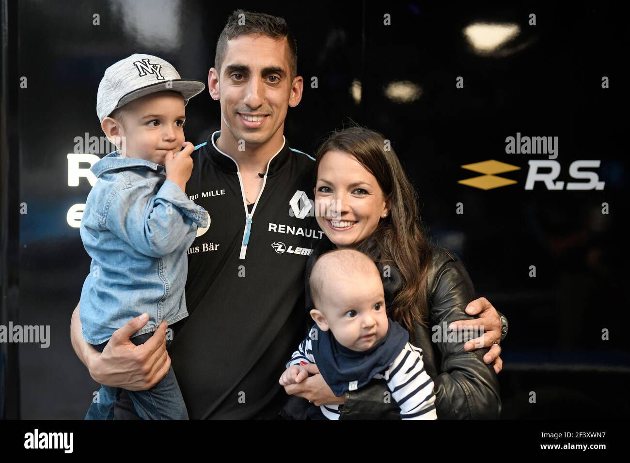 BUEMI Sebastien with his wife Jennifer and their son Jules and Theo (ch ...